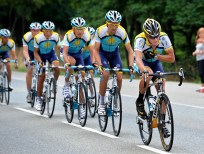 Armstrong Stays a Split Second Off Tour Lead
