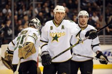 Stars Drop the Puck Tonight