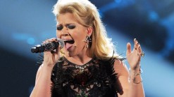 Kelly Clarkson Blasts U.K. Paper for Misquotes, Claims of Anorexia