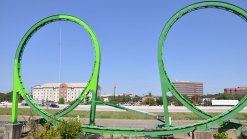 Six Flags Pares 1Q Loss as Attendance Grows