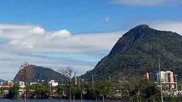 Explaining Rio's Opposite Weather Systems