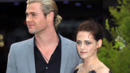 Kristen Stewart Steps Out at "Snow White and the Huntsman" Premiere