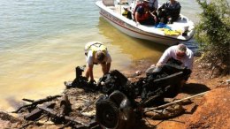Arlington Police Clear Debris From Lake