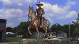 Vaquero de Fort Worth Keeping His Gun