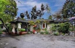 "Superman" Producer Lists Glendale, CA House 