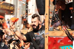 Giants' Brian Wilson Talks to His Digital Beard