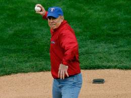 Staubach Throws Fastball for First Pitch