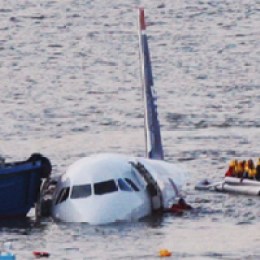 Plane Crashes Into Hudson: Hero Pilot Saves Everyone