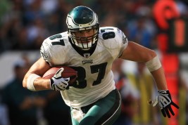 Eagles' Celek Learns From Witten