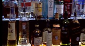 Mom Accused of Leaving Kids in Car to Hit Bar