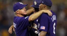 LSU Takes 1-Game Lead Over Texas in CWS