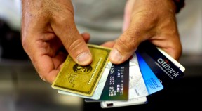 Waiter Walks Off With Customer's Credit Cards: Police