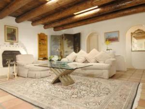 A Unique Adobe Abode in Santa Fe