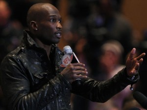 Ochocinco (Jokingly) Challenges Barber, Deion To Combat
