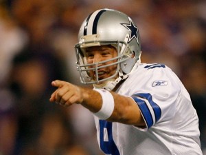 Cowboys Lead Vikes at Half, 14-7