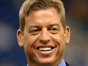 Aikman Stops Runners Dead in Their Tracks