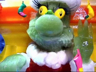 Gaylord Texan Puts 'The Grinch' On Ice