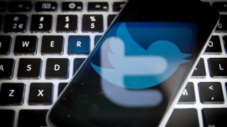 Just One Hour a Day on Social Media Makes Teens Miserable: Study