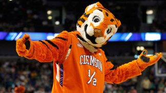 Cheerleaders & Mascots of the NCAA Tourney