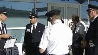 AA Pilots Picket, Close to Contract Deal