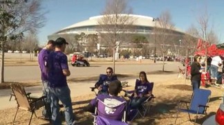 Tailgaters Talk Smack Before the Cotton Bowl