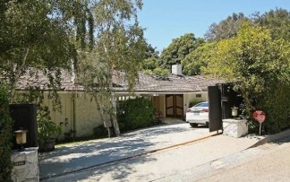 Robert Wagner's Daughter Lists in Brentwood 