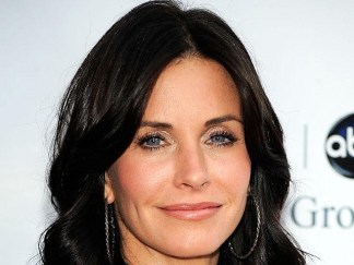 Courteney Cox Is The New "Cougar" In Town
