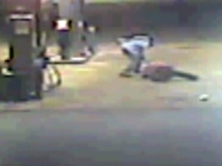 Violent Purse Snatching Caught on Camera