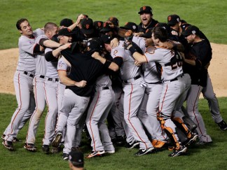 Renteria's Bat Ends the Game 5 Pitching Duel