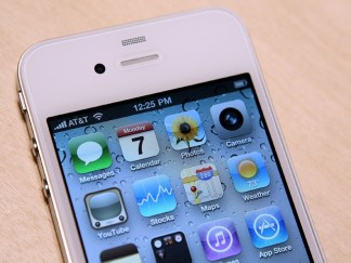 AT&T, Apple Battle Pre-Order Glitches
