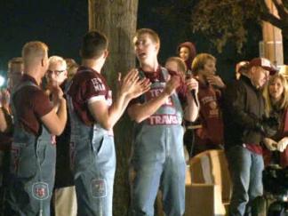 Aggies Practice Yelling Before Cotton Bowl