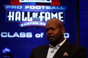 Emmitt Smith Offers Local Teens 