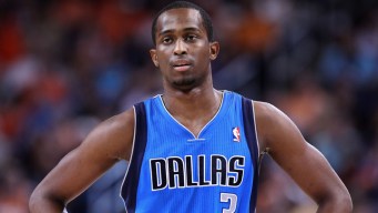 Parker Leads Spurs Over Mavs