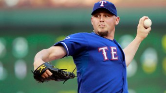 5-Hitter Helps Rangers Beat Seattle
