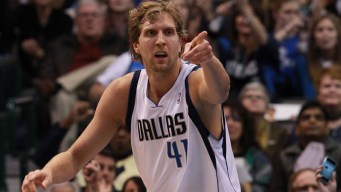 Dirk Scores 35 as Mavs Rally Over Rockets