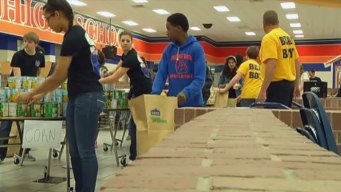 Students Pack 750 Holiday Meals in 22 Minutes