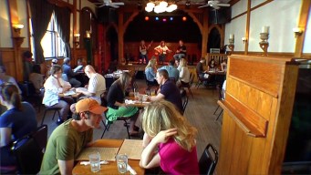 Music Makes the Perfect Pairing at Schubas Acoustic Brunch