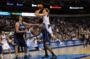 Dirk Drops 29 Points in 4th Quarter