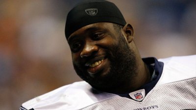Former Cowboy Andre Gurode Signs With Bears