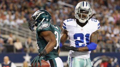 Eagles Lead Cowboys 17-10 At Half