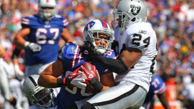 Michael Huff Signs With Baltimore