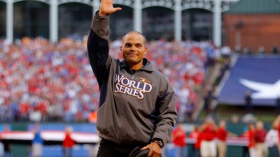 Pudge to Rejoin Rangers, Retire from Baseball