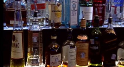 Mom Accused of Leaving Kids in Car to Hit Bar
