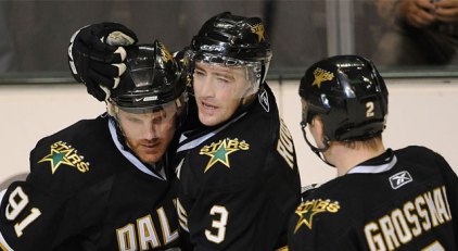 Robidas Goal Lifts Stars Over Blackhawks