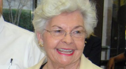 Longtime Arlington First Lady Dies of Cancer