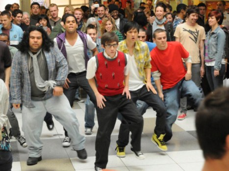 It's a Miracle! Kevin McHale Dances on "Glee"