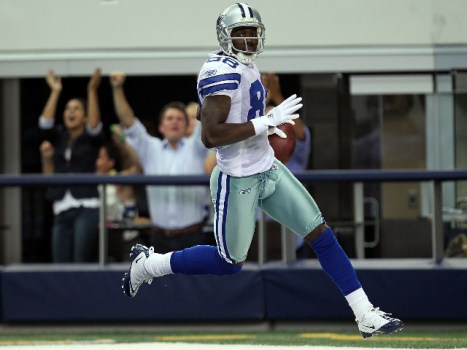 Dez Bryant Lives to Give His Money Away