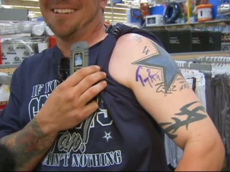 Fans Get Romo-Friendly at Walmart Appearance
