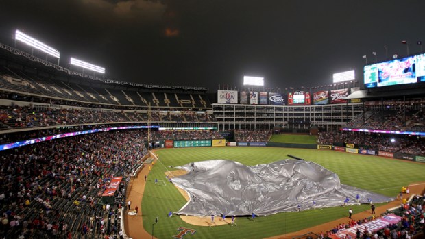 Rangers Lose to White Sox After Long Rain Delay