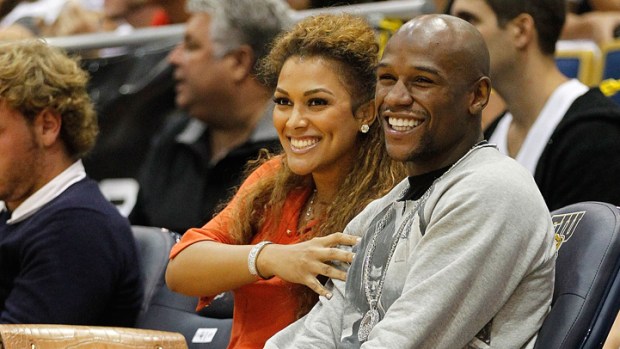 Floyd Mayweather, Jr. Bet On The Cowboys, Won Nearly $200,000 